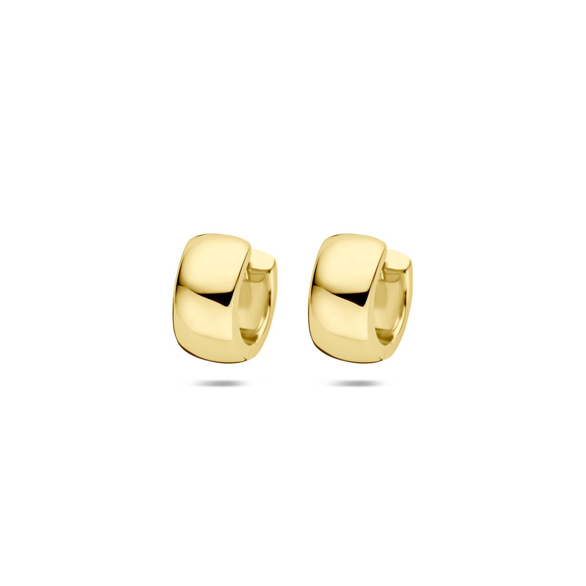Złote kolczyki koła z pozłacanego srebra 925 o gładkiej powierzchni i nowoczesnym kształcie.