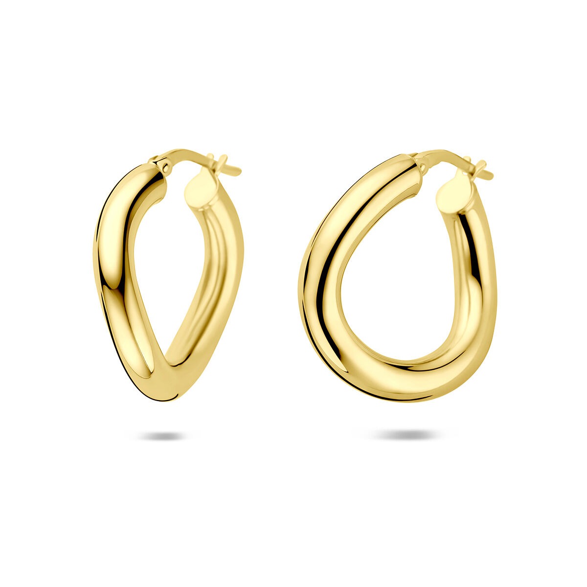 Vergulde zilveren oorringen in een organische, golvende vorm van 23 mm.