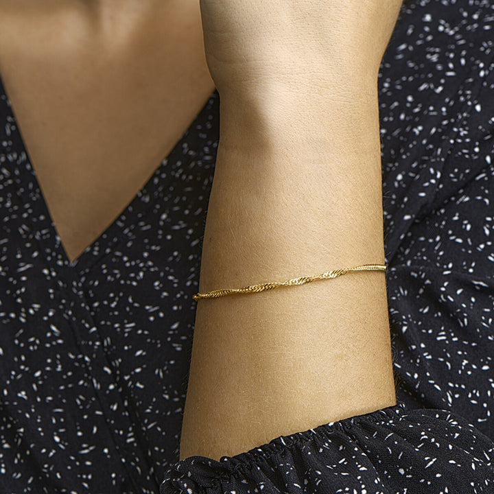 Gouden dames armband 9k met Singapore schakel