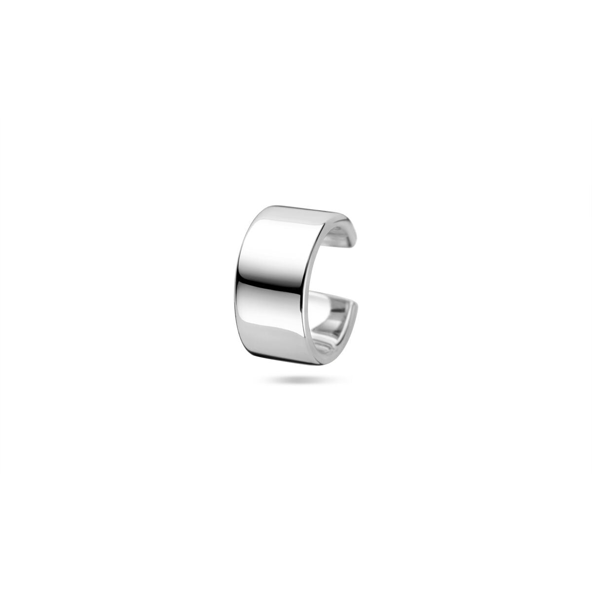 Srebrny ear cuff z rodowanego srebra 925, o wymiarach 11x5,5 mm, o gładkiej powierzchni.