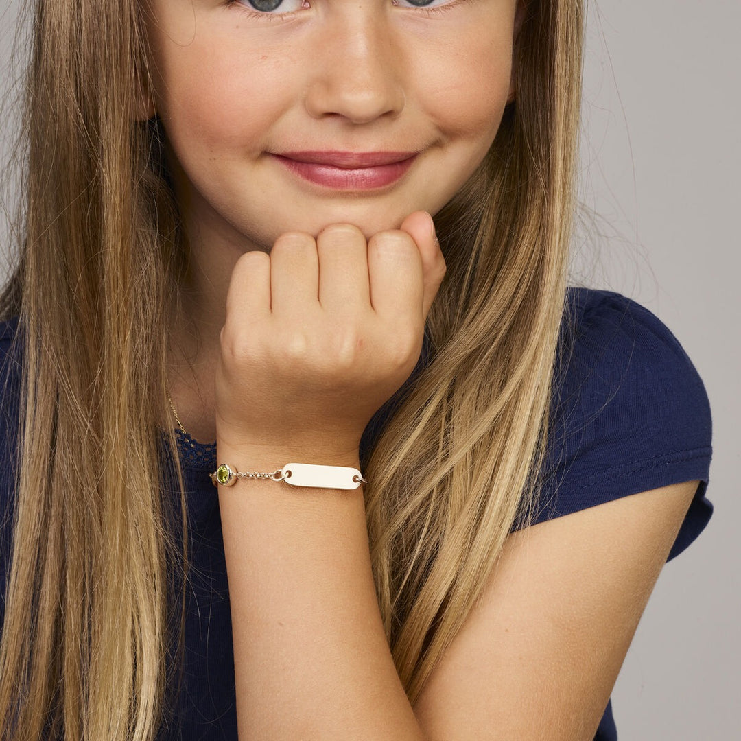 Gerhodineerd Zilveren Kinder Graveerarmband met Saffier – Verstelbaar 9–11cm