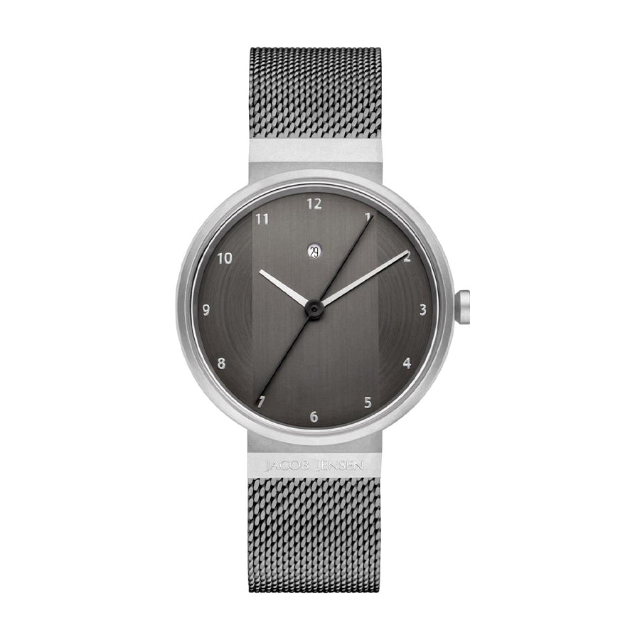 Srebrny zegarek z szarym cyferblatem, stalowa bransoleta typu mesh i minimalistyczny design.
