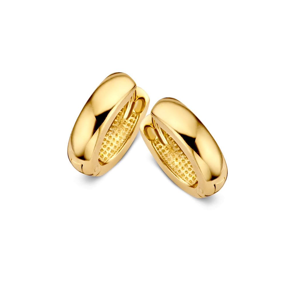 Złote kolczyki o prostym i eleganckim designie, średnica wewnętrzna 10 x 8 mm.