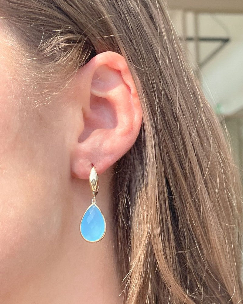 Żółte Złoto Kolczyki Koła z Niebieskim Chalcedonem – Elegancja w Kolorze