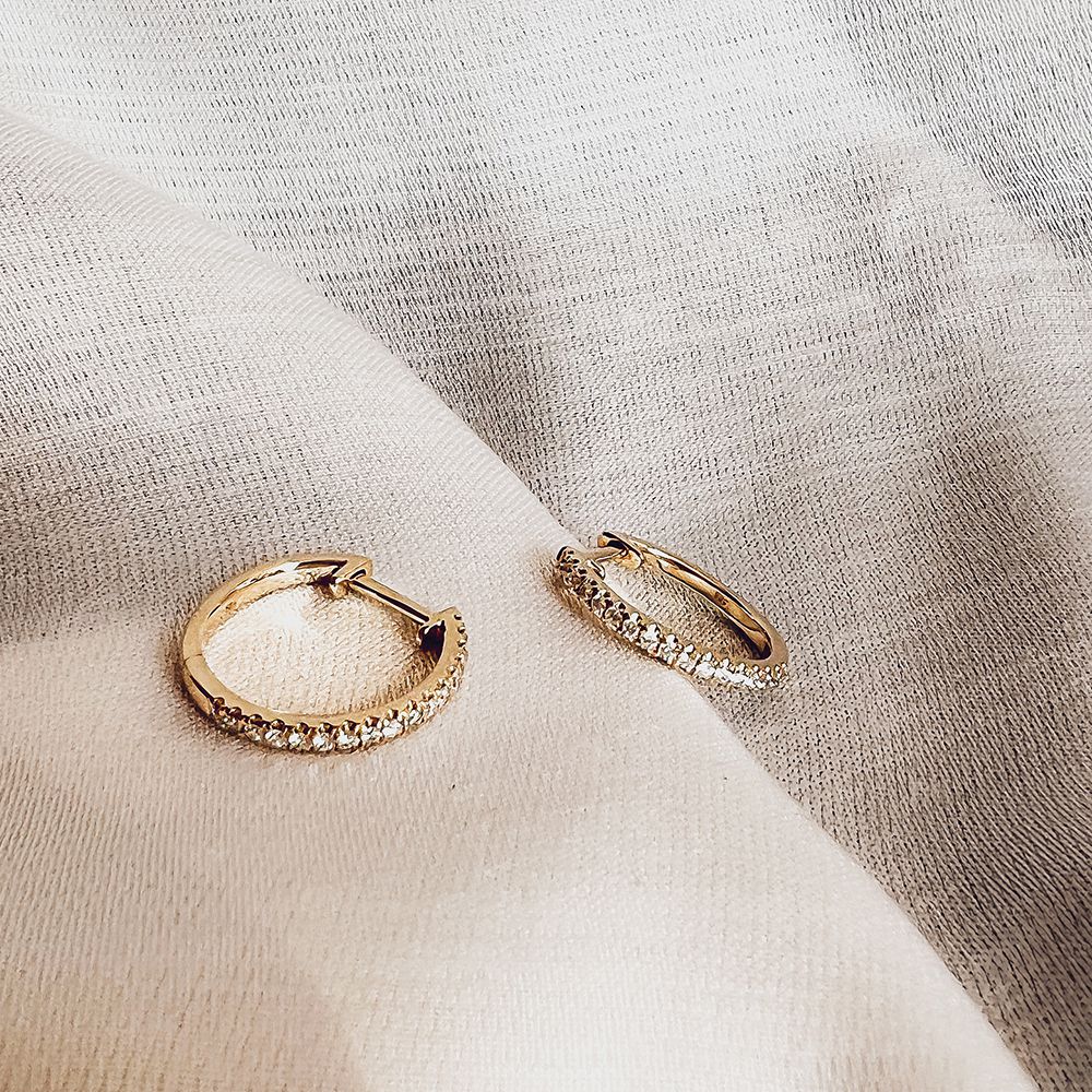 Stijlvolle Geelgouden Oorringen met Diamant: Elegantie in Elke Detail