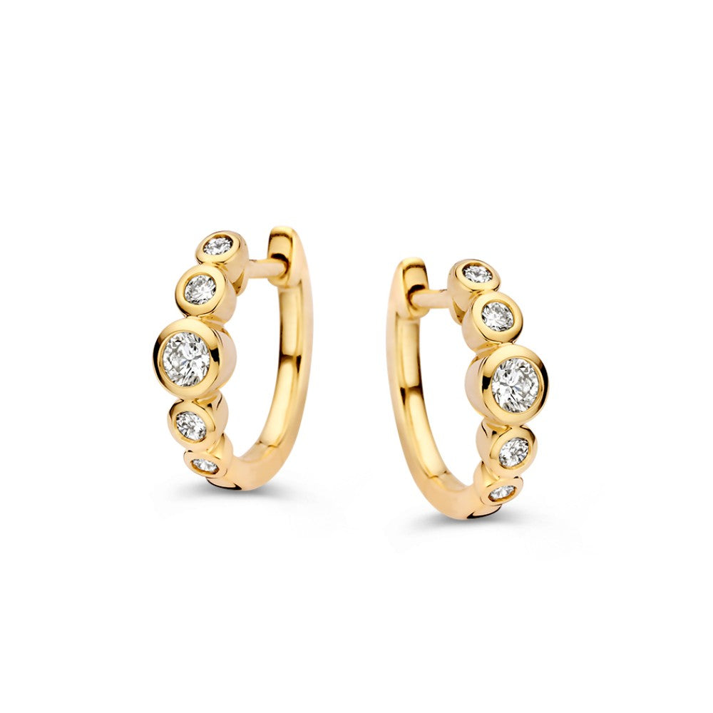Złote kolczyki koła z diamentami o wadze 0,32 ct, z kolekcji 'Bubbles'.