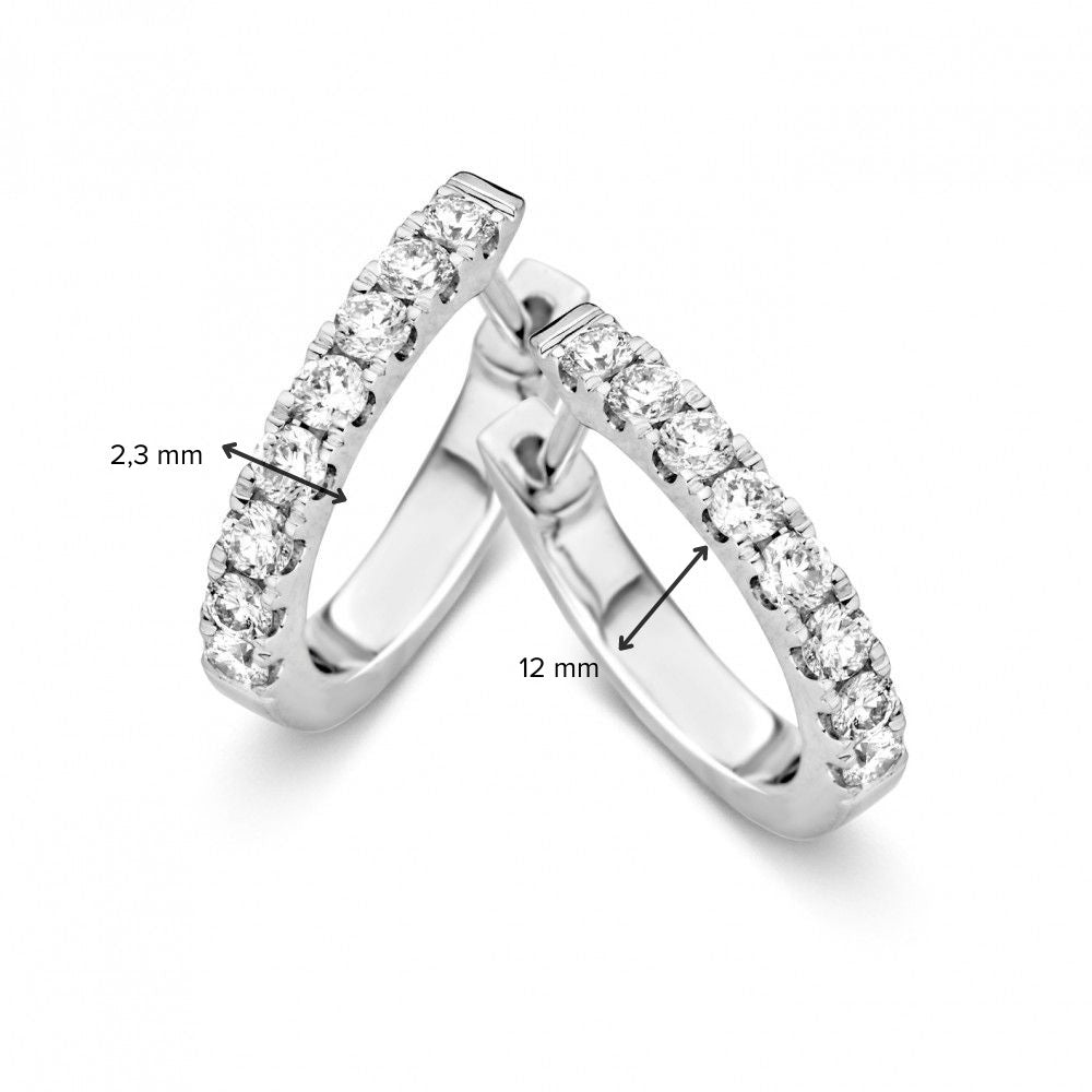 Białozłote kolczyki w kształcie kół z diamentem w ścisłym osadzeniu chaton – 0,75 crt, 18 diamentów