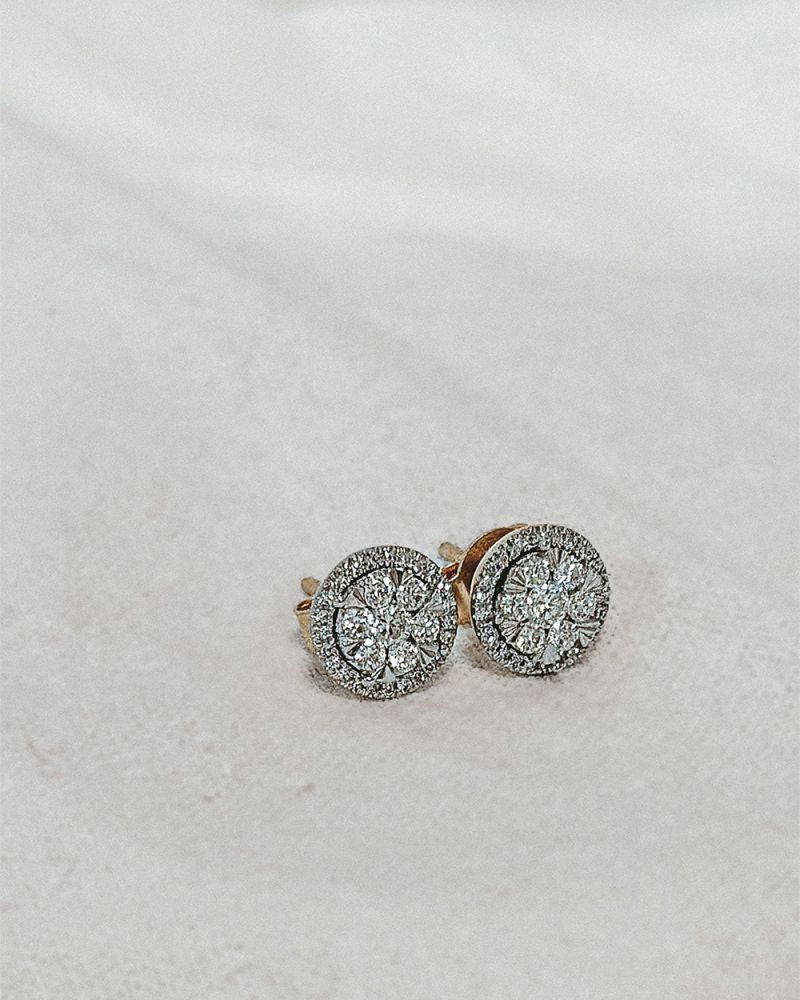 Bicolor Gouden Oorknoppen met 0,44ct Diamant in Entourage Zetting