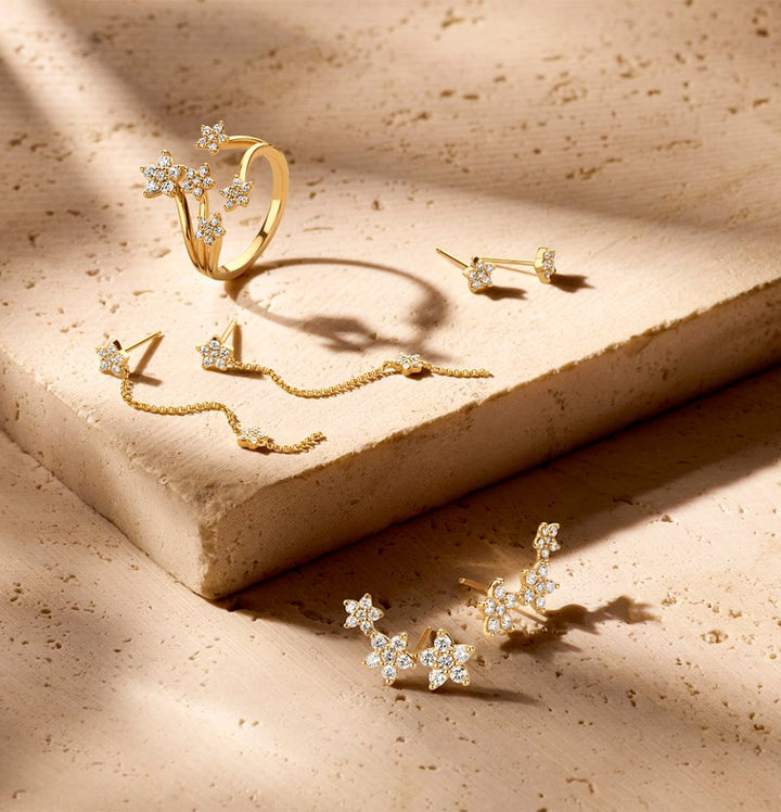 Geelgouden Oorhangers met Drie Sterren en Diamanten – 1,05 crt.