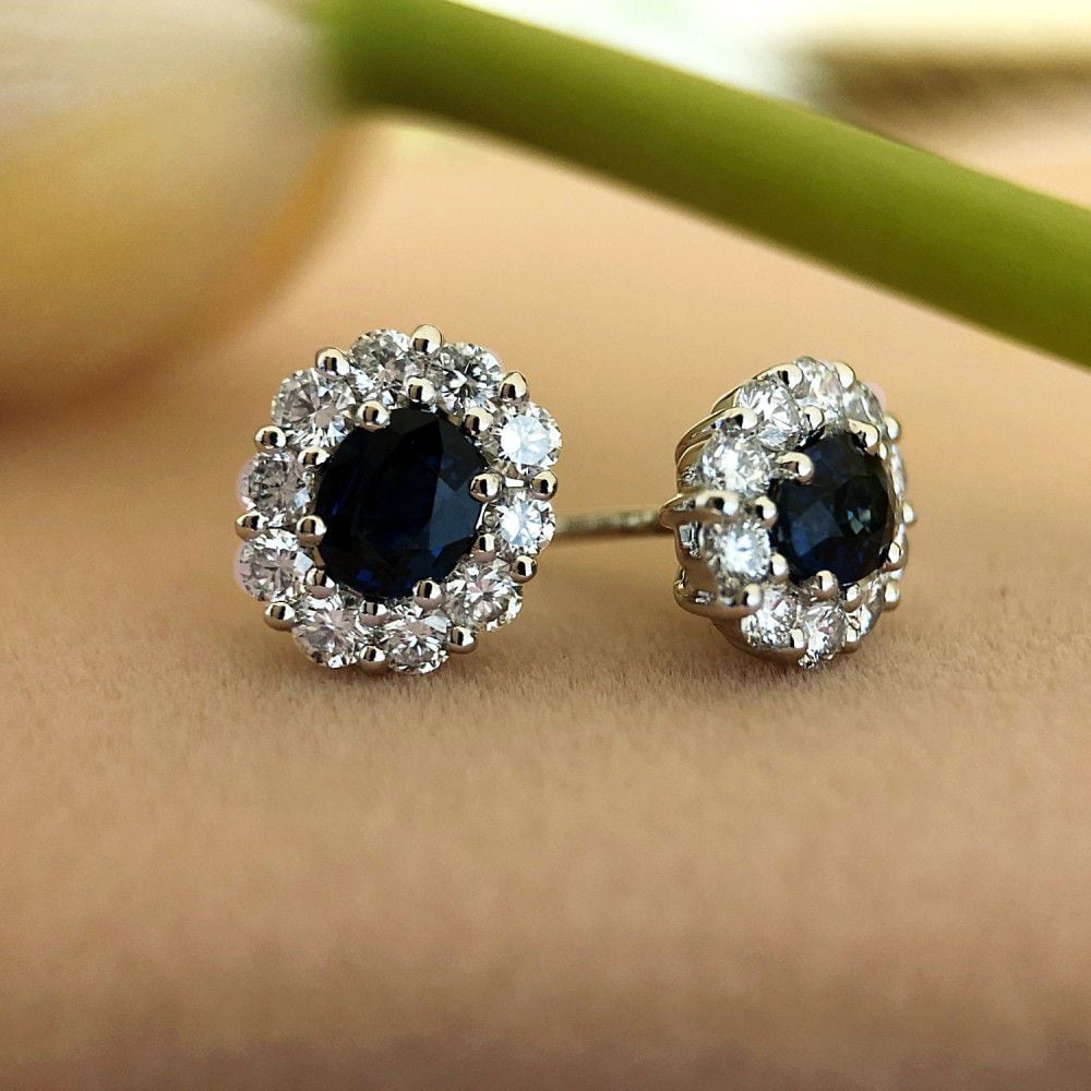 Kolczyki z szafirem i diamentem w 14K białym złocie – luksusowa otoczka
