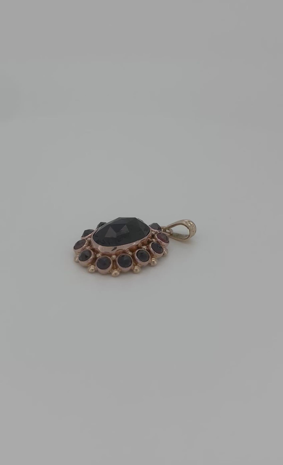 vintage złoty wisiorek 14k owalny granat 3.6gr