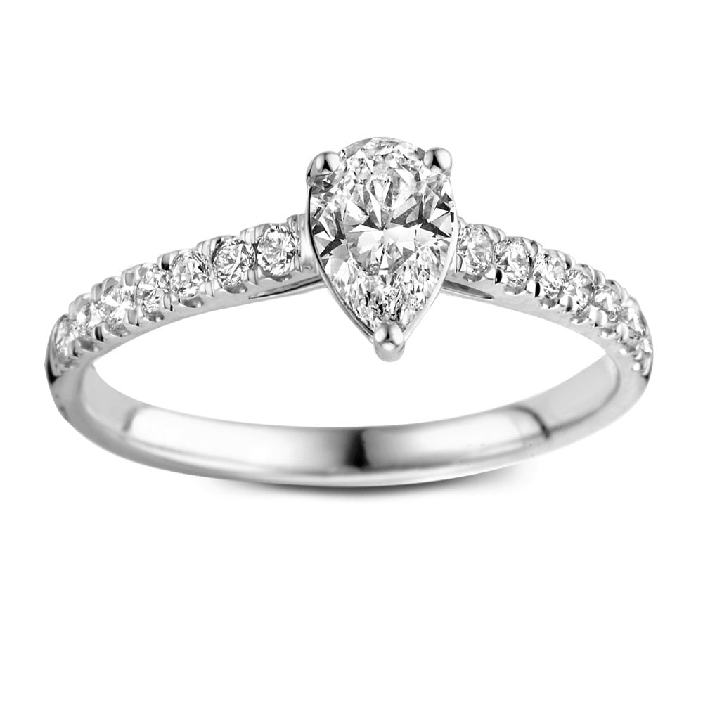 Witgouden ring met een peervormige diamant in het midden en kleine diamanten langs de band.