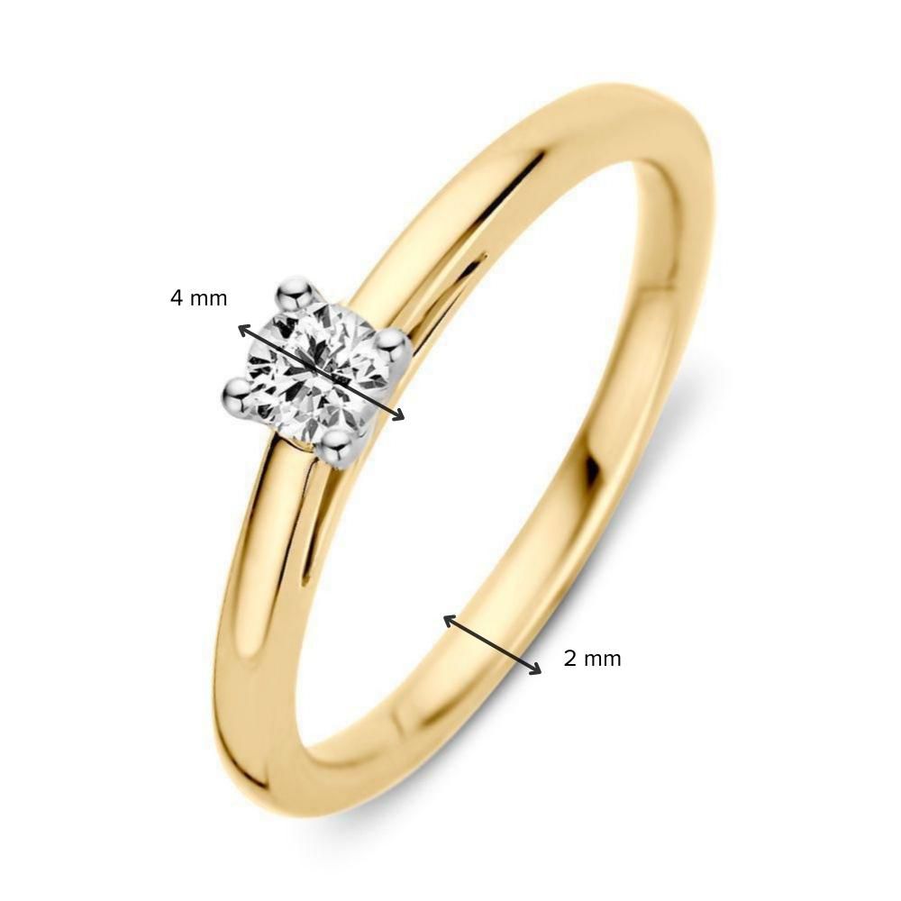 De Excellent Jewelry Bicolor Wit- en Geelgouden Solitair met Briljant 0.19 crt. heeft een 4 mm ronde diamant in een elegante 2 mm brede band, voor een tijdloos en verfijnd ontwerp.