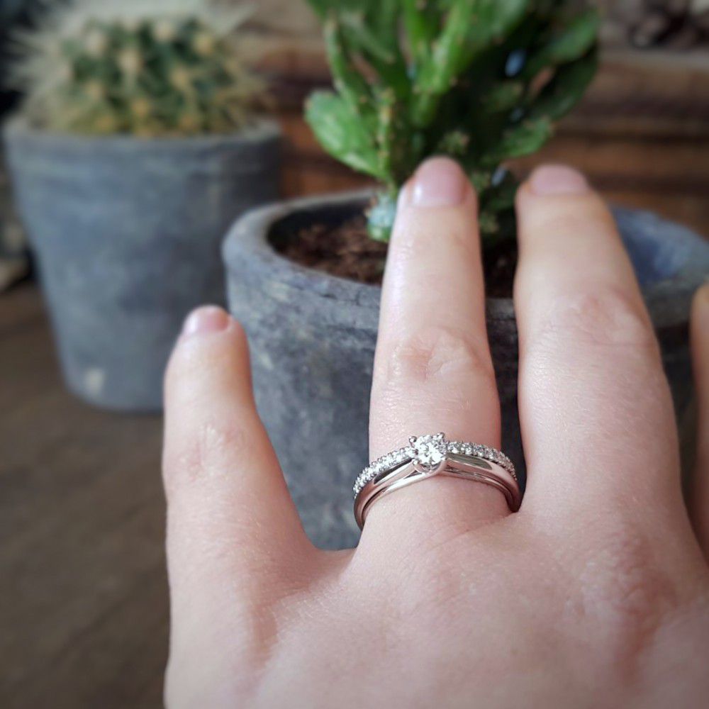 Elegancki Pierścionek z Żółtego i Białego Złota z 0,25 Karata Brylantowego Diamentu