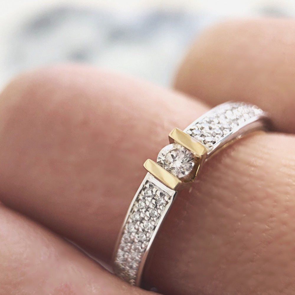 Wyszukany Bicolor Pierścionek z Diamentami – 0.26 Karata
