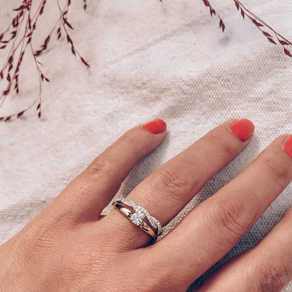 Wyszukany Bicolor Pleciony Pierścionek z Diamentami – 0.26 Carat