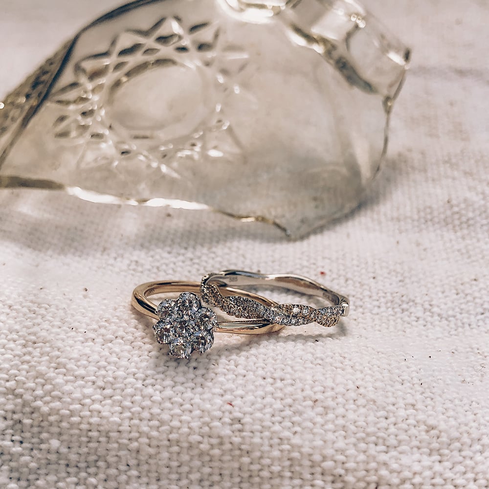 Wyszukany Bicolor Pleciony Pierścionek z Diamentami – 0.26 Carat