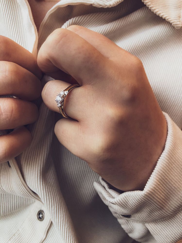 Elegancki Bicolor Żółte i Białe Złoto Pierścionek z Brylantem Diament 0.31 crt.