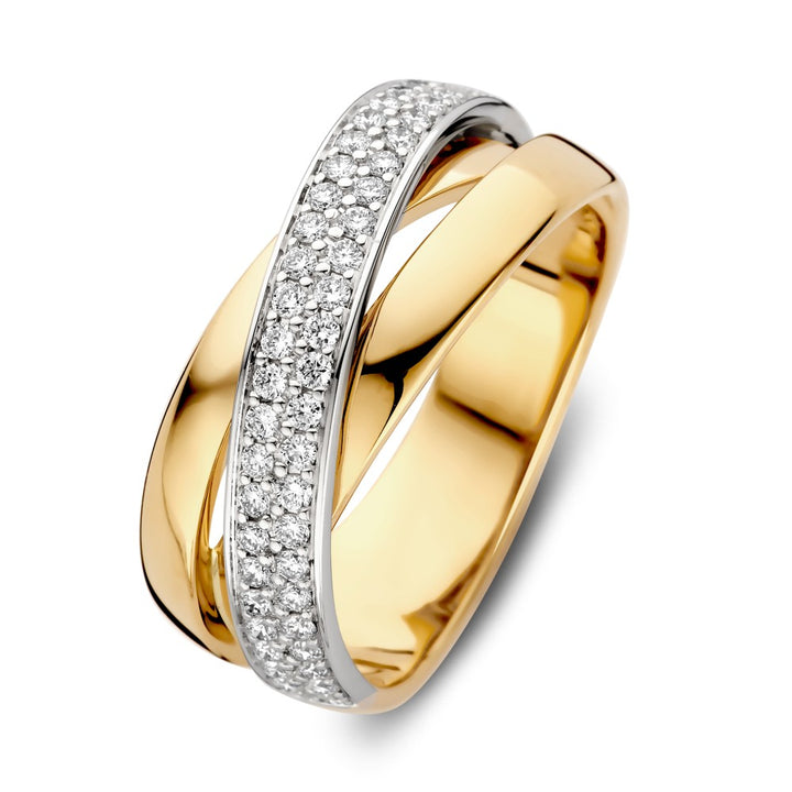 De Luxury Crossover Ring van Excellent Jewelry heeft 0,37ct briljante diamanten gezet in witgoud, die elegant over een gepolijste geelgouden band kruisen voor een geraffineerd, verstrengeld ontwerp.