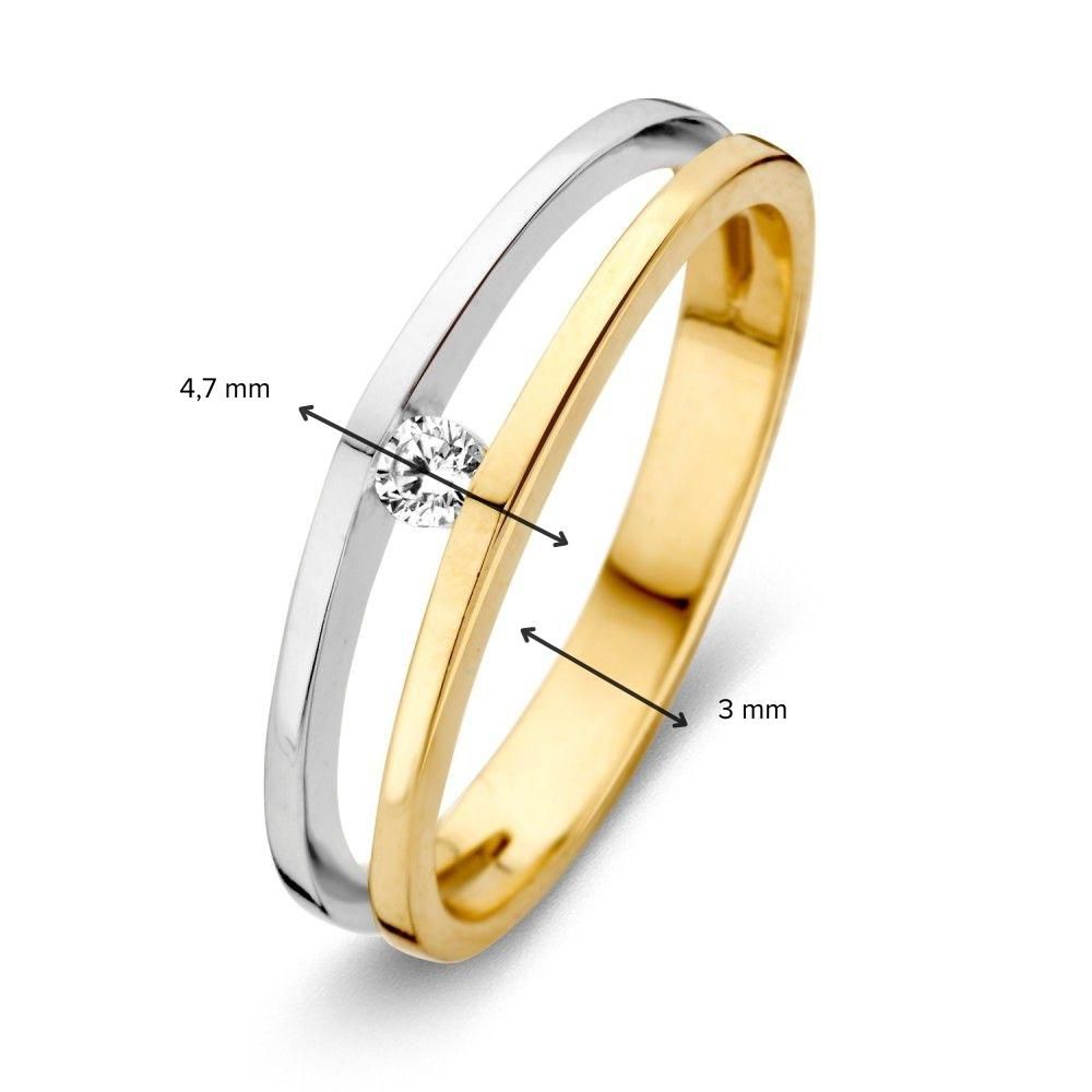 De Excellent Jewelry bicolor gouden ring met witte zirkonia 14 karaat heeft een centrale zirkonia van 4,7 mm en een bandbreedte van 3 mm.
