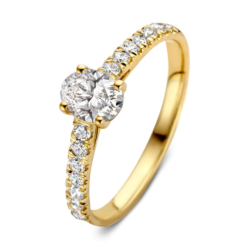 Geelgouden ring met een centrale briljant van 0,75 crt en een rij kleinere steentjes aan de band.