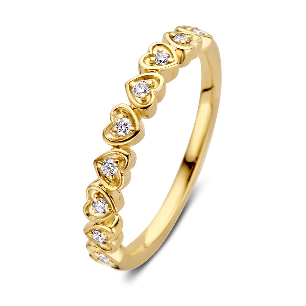 Geelgouden bandring met hartjes en diamanten, versierd met kleine, heldere stenen.
