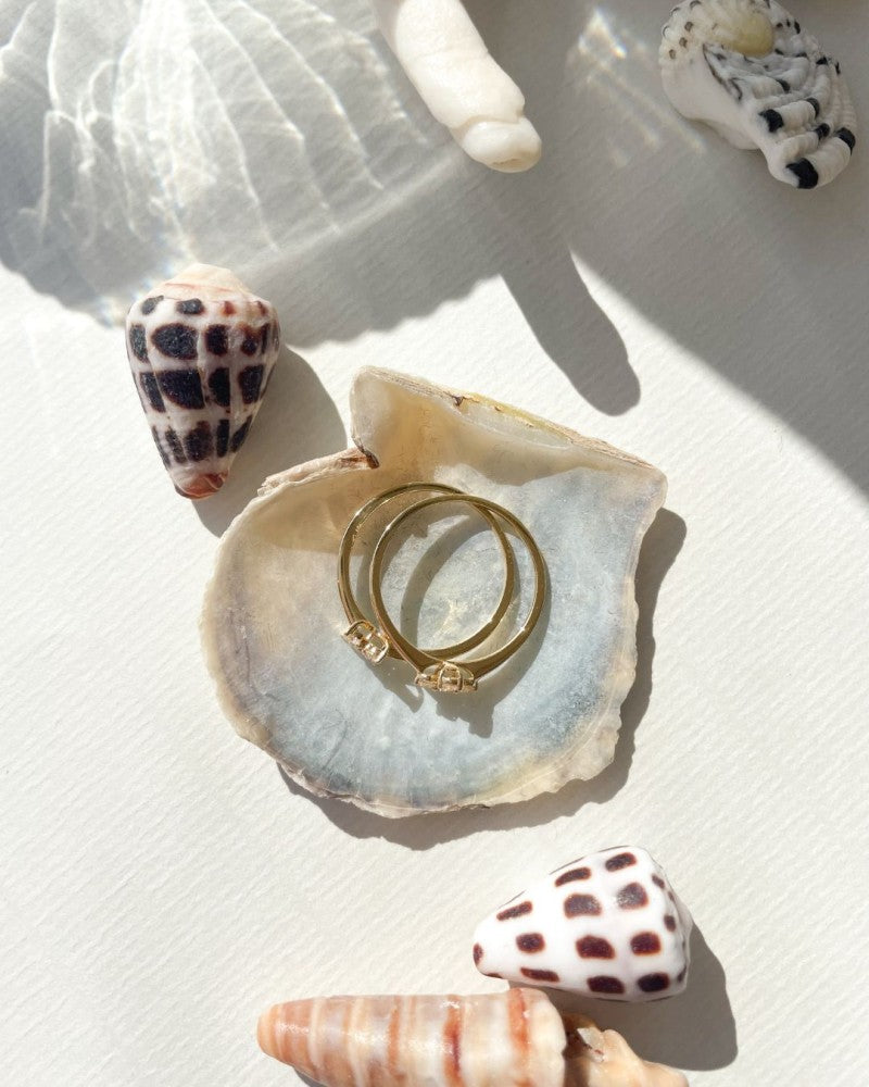 Elegancki Pierścionek z Żółtego Złota w Kształcie Kwiatu z Diamentem 0.15ct