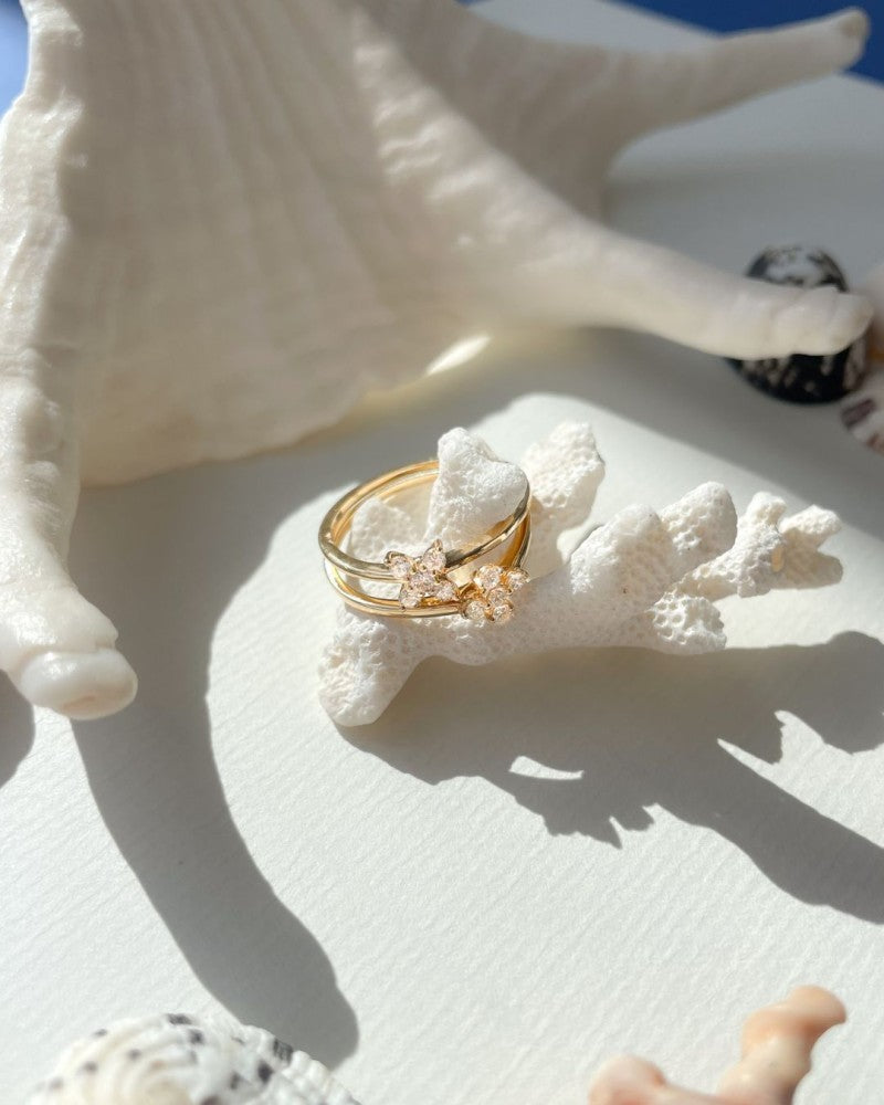Elegancki Pierścionek z Żółtego Złota w Kształcie Kwiatu z Diamentem 0.15ct