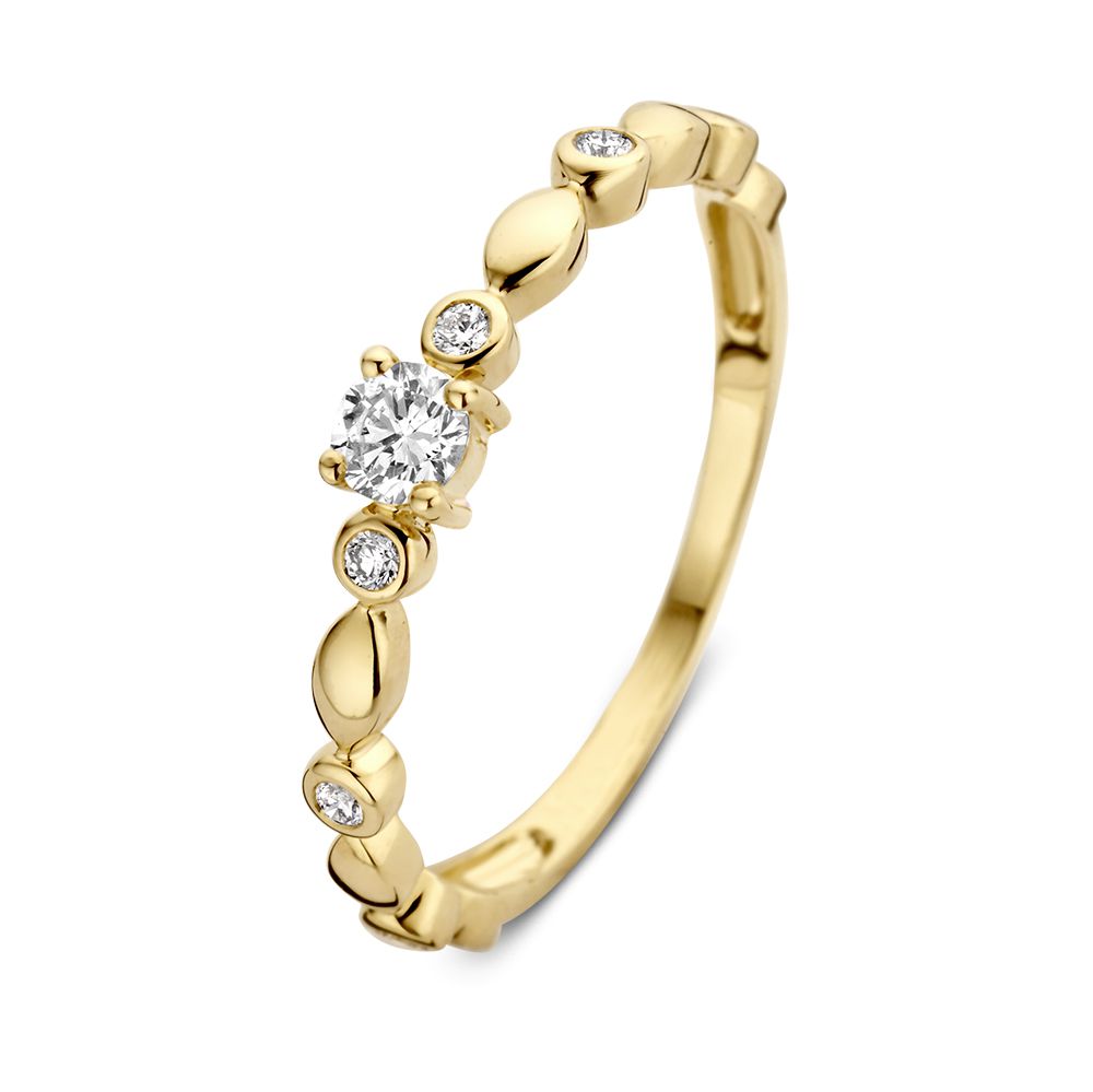 Elegancki żółty złoty pierścionek z diamentem 0,23 crt i ozdobnym wzorem.