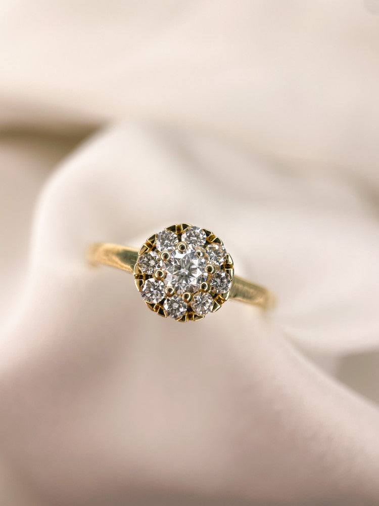 Elegancki Pierścionek z Żółtego Złota z Halo Diamentem – 14 Karat Złota, 0.40ct Diament