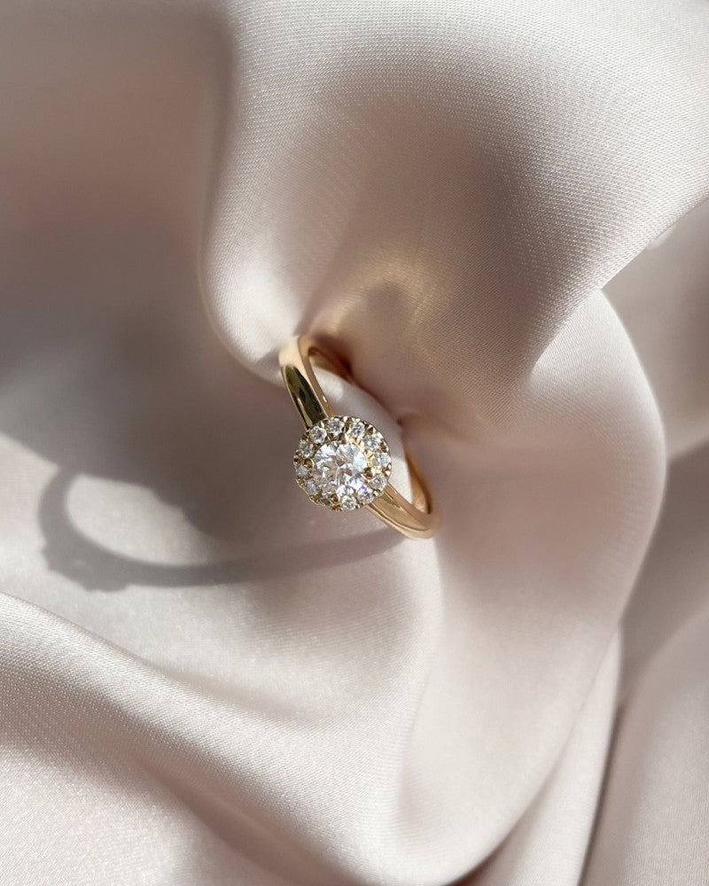 Olśniewający Pierścionek z Żółtego Złota z 0,32ct Diamentem – Idealny do Łączenia