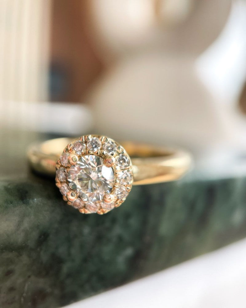 Olśniewający Pierścionek z Żółtego Złota z 0,32ct Diamentem – Idealny do Łączenia