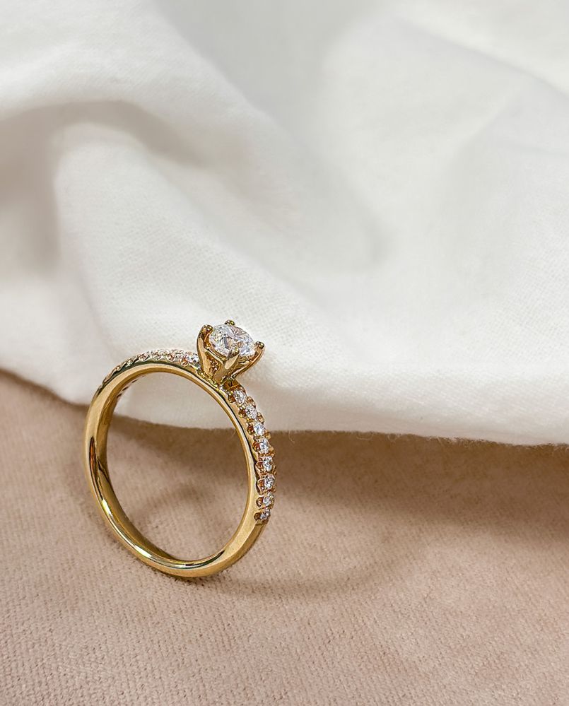 Elegancki Pierścionek z Diamentem – 14 Karat 0.59 crt.