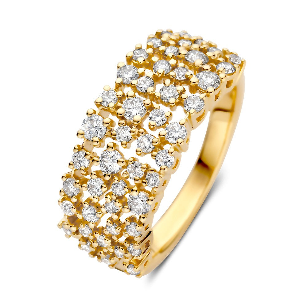 Żółty pierścionek z brylantami o łącznej wadze 0,92 ct, z bogatym wzorem.