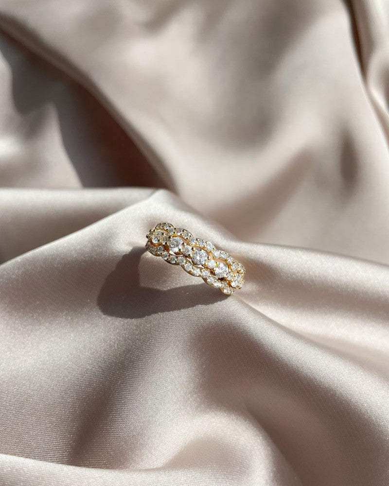 Romantyczny pierścionek z diamentem 14kt żółte złoto o falistym wzorze 1.00 crt.