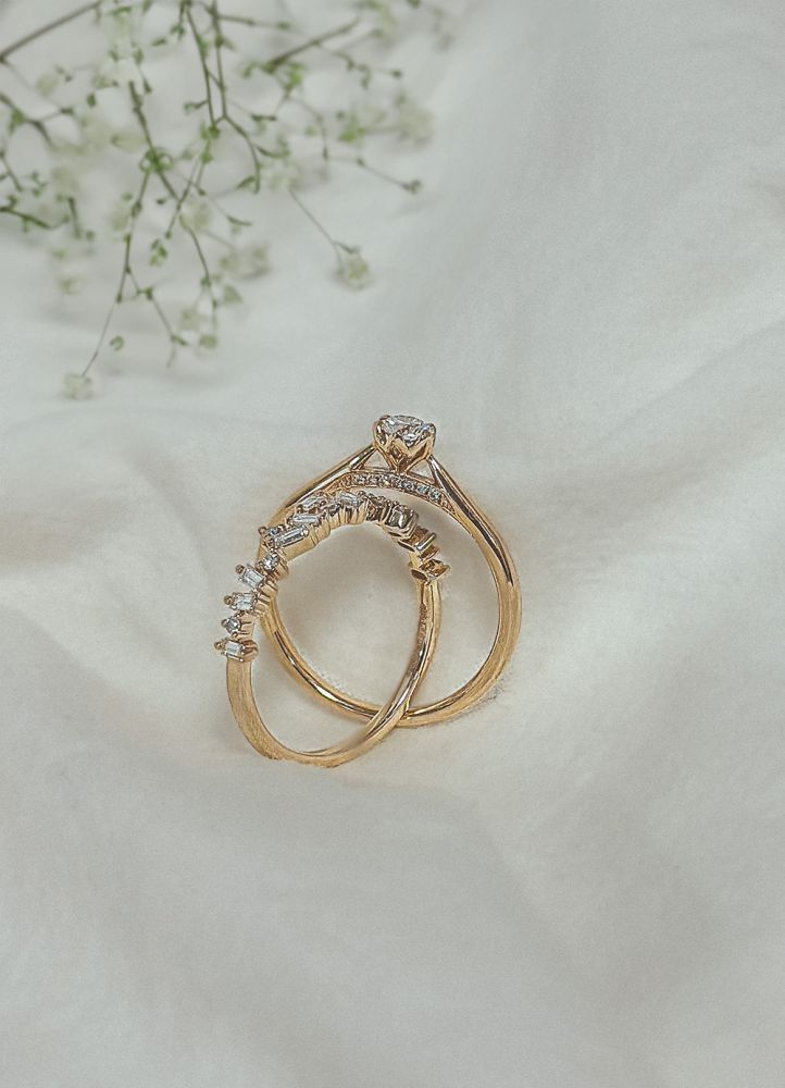Żółtozłoty pierścionek z bagietkami i diamentami szlifowanymi brylantowo – 0.38 karata diamentu