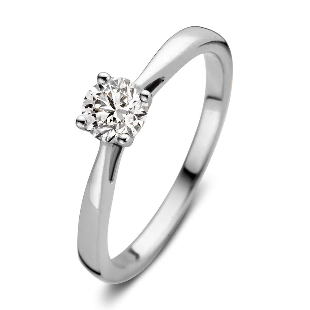 Witgouden ring met een ronde diamant van 0,50 crt, eenvoudige en moderne setting.
