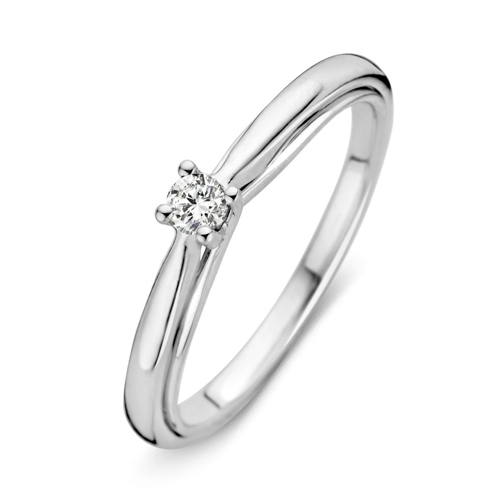 Srebrny pierścionek z diamentem o masie 0,09 crt, o gładkiej, eleganckiej formie.