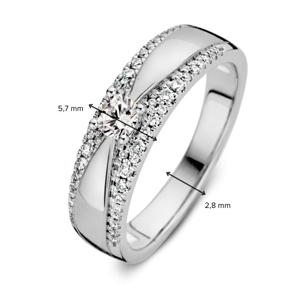 Elegancki pierścionek z białego złota z diamentem o wadze 0,40 karata