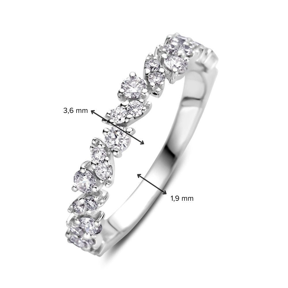 Elegancki pierścionek z białego złota z diamentami o łącznej wadze 0,58 karata