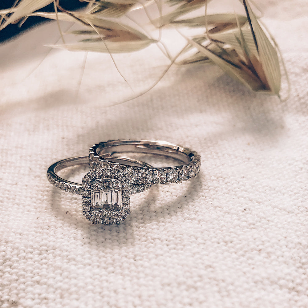 Elegancki Pierścionek Eternity z Białego Złota z 1.50 Karata Diamentów