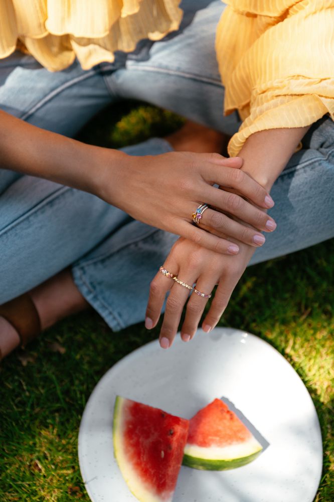 18kt pierścionek z białego złota z niebieskim szafirem i 0.15ct diamentami – Elegancki