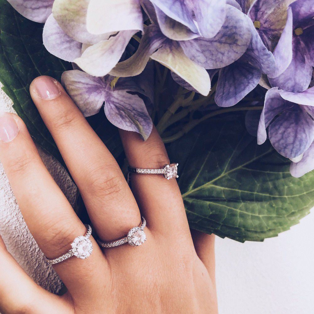 Elegancki pierścionek z białego złota z morganitem i diamentami szlifowanymi – 0,32 karata