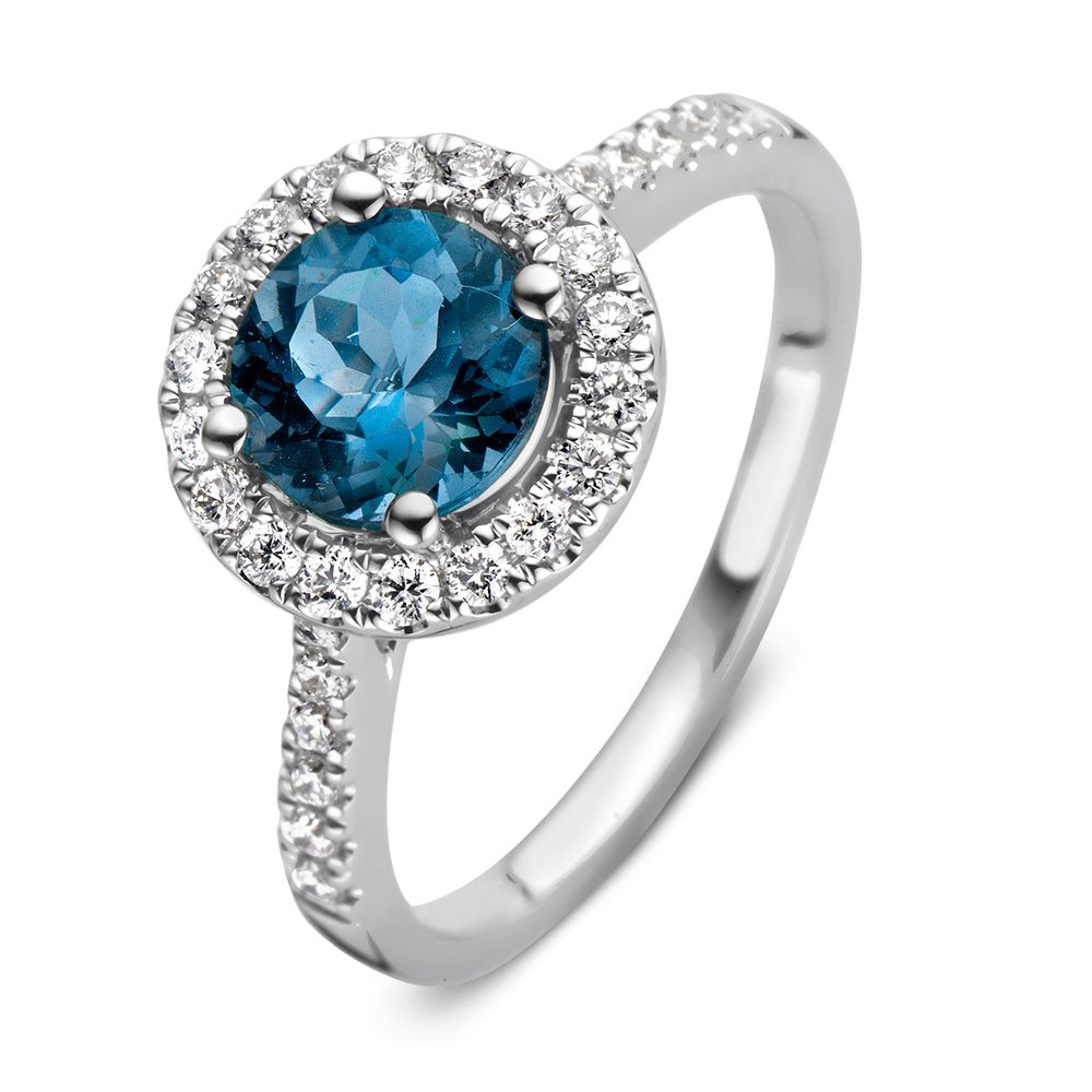 Srebrny pierścionek z owalnym London Blue Topaz o wadze 1,52 karata, otoczony diamentami o wadze 0,40 karata.