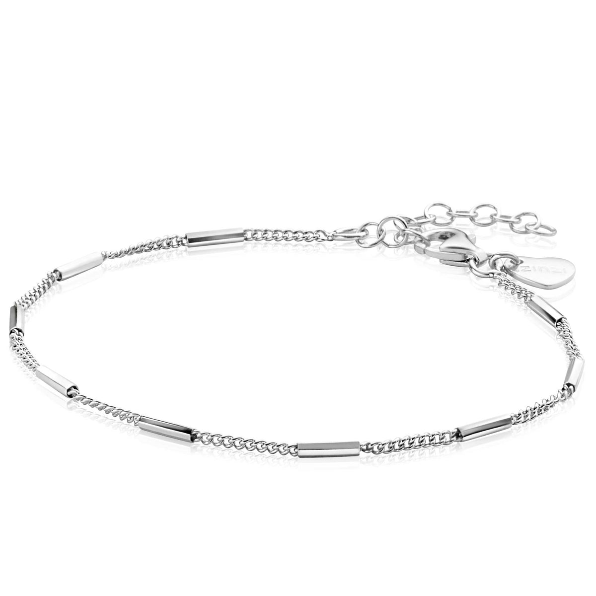Zilveren armband met een schakelpatroon van cilindrische en fijne schakelstukken.