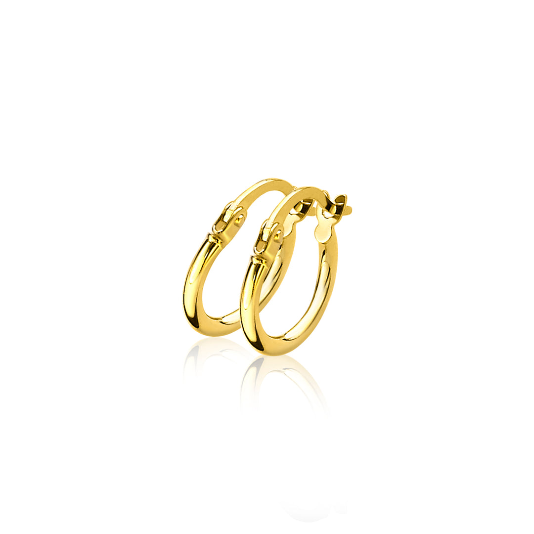 De Zinzi Oorbellen Goud Zgo125 zijn rechtop afgebeeld tegen een witte achtergrond, met een kleine, eenvoudige sluiting en een zachte weerspiegeling eronder.