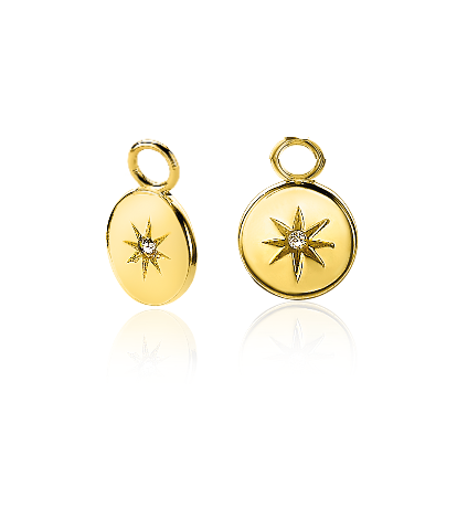 Złote kolczyki z wisiorkiem w kształcie okrągłym z gwiazdą i diamentowym detalem.